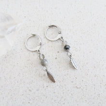 Load image into Gallery viewer, Boucles d&#39;oreilles Affronter sa peur
