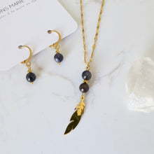 Charger l&#39;image dans la galerie, Boucles d&#39;oreilles Mystérieuse
