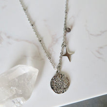 Load image into Gallery viewer, Spark necklace
