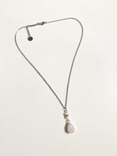 Load image into Gallery viewer, Quartz Rose necklace
